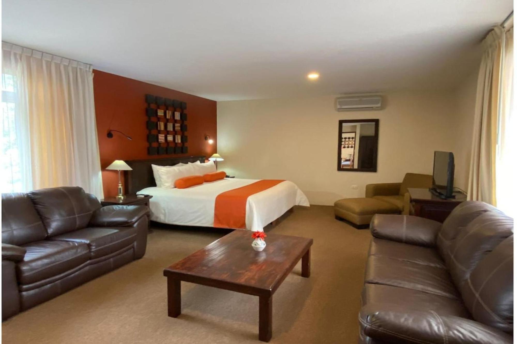 Capital O La Huerta Golf & Hotel Cholula Extérieur photo